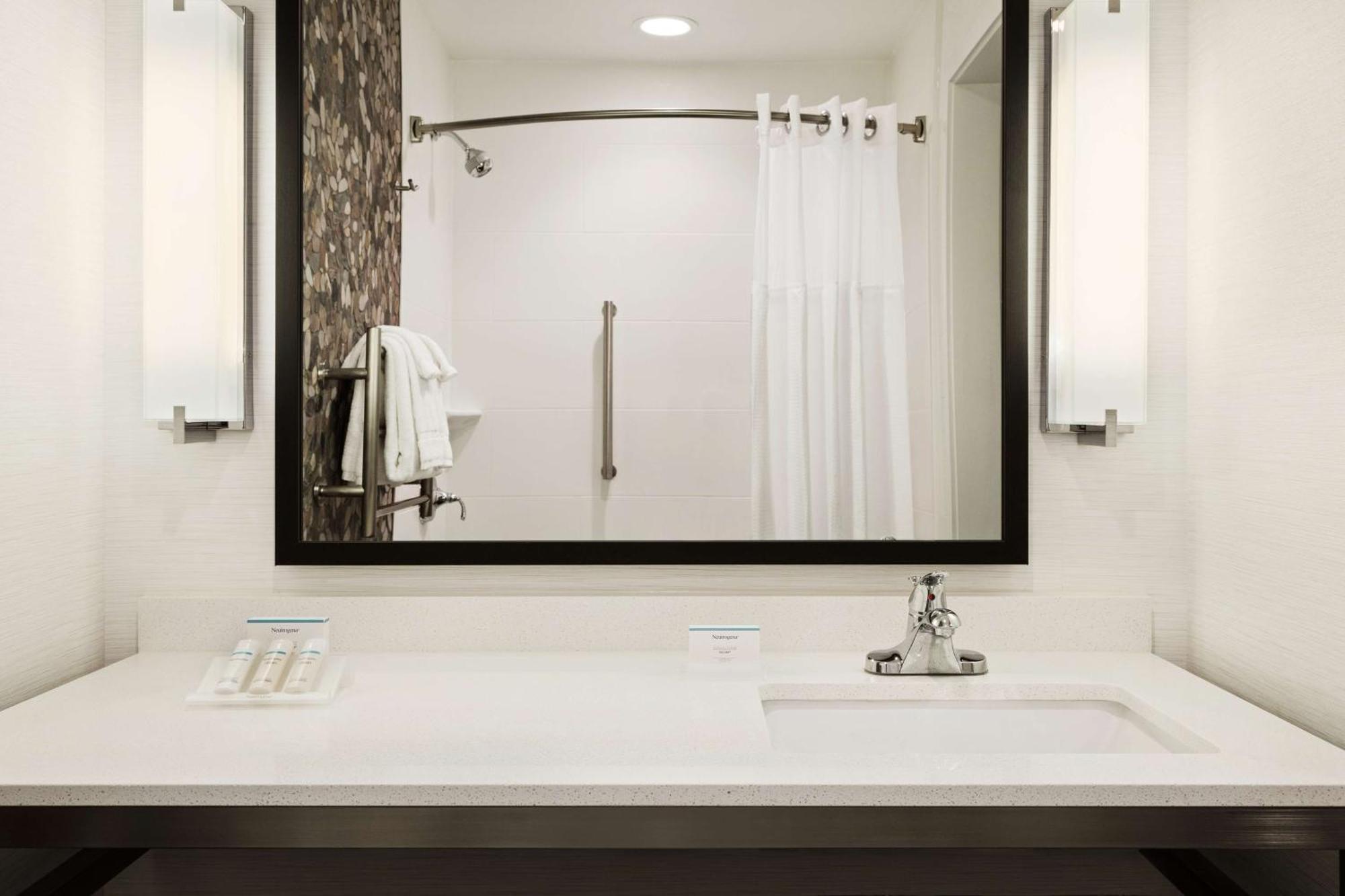 Hilton Garden Inn Charlotte Southpark Bagian luar foto